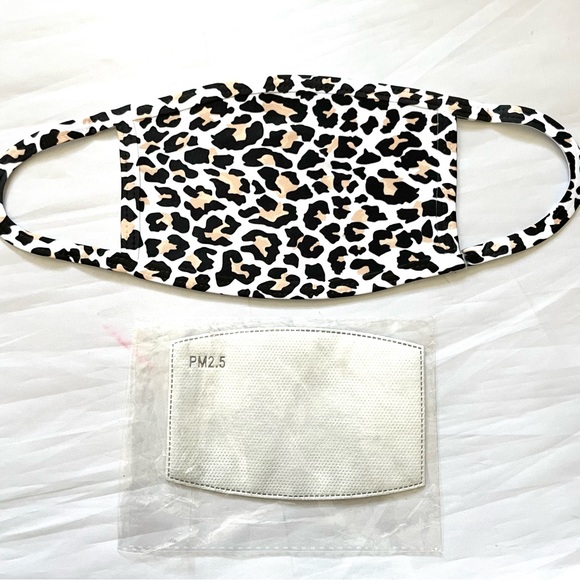 Youth leopard print face mask with removable filter - Picture 1 of 4